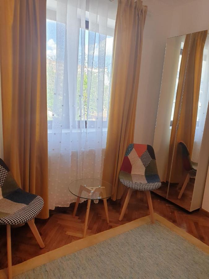 בוקרשט Studio Yellow - Piata Victoriei מראה חיצוני תמונה